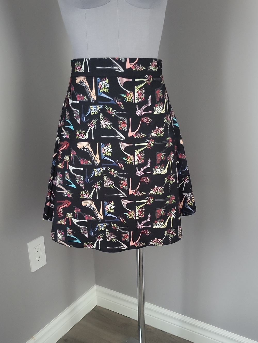 Deborah Lyall Canadian Made Novelty Shoe Print Skirt - M